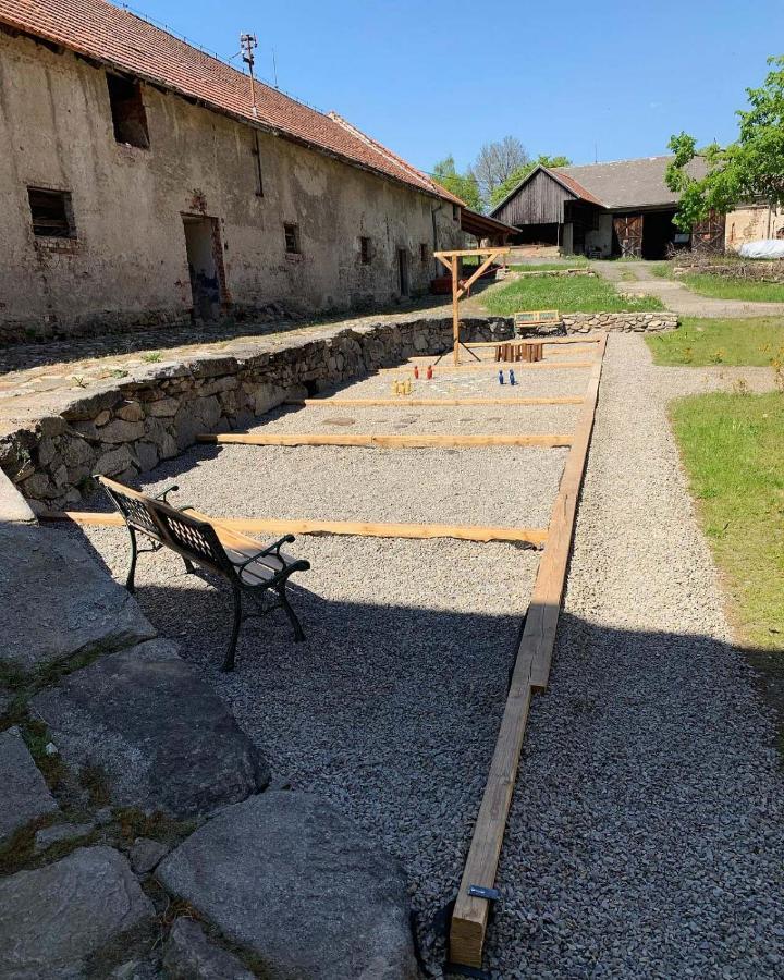 Zámek Mokrosuky Exteriér fotografie